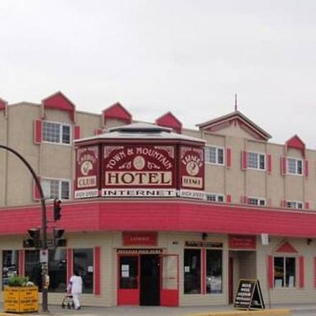 Town And Mountain Hotel Whitehorse Ngoại thất bức ảnh