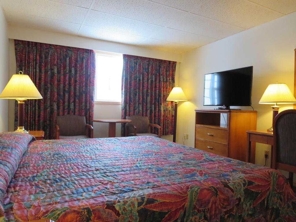 Town And Mountain Hotel Whitehorse Phòng bức ảnh