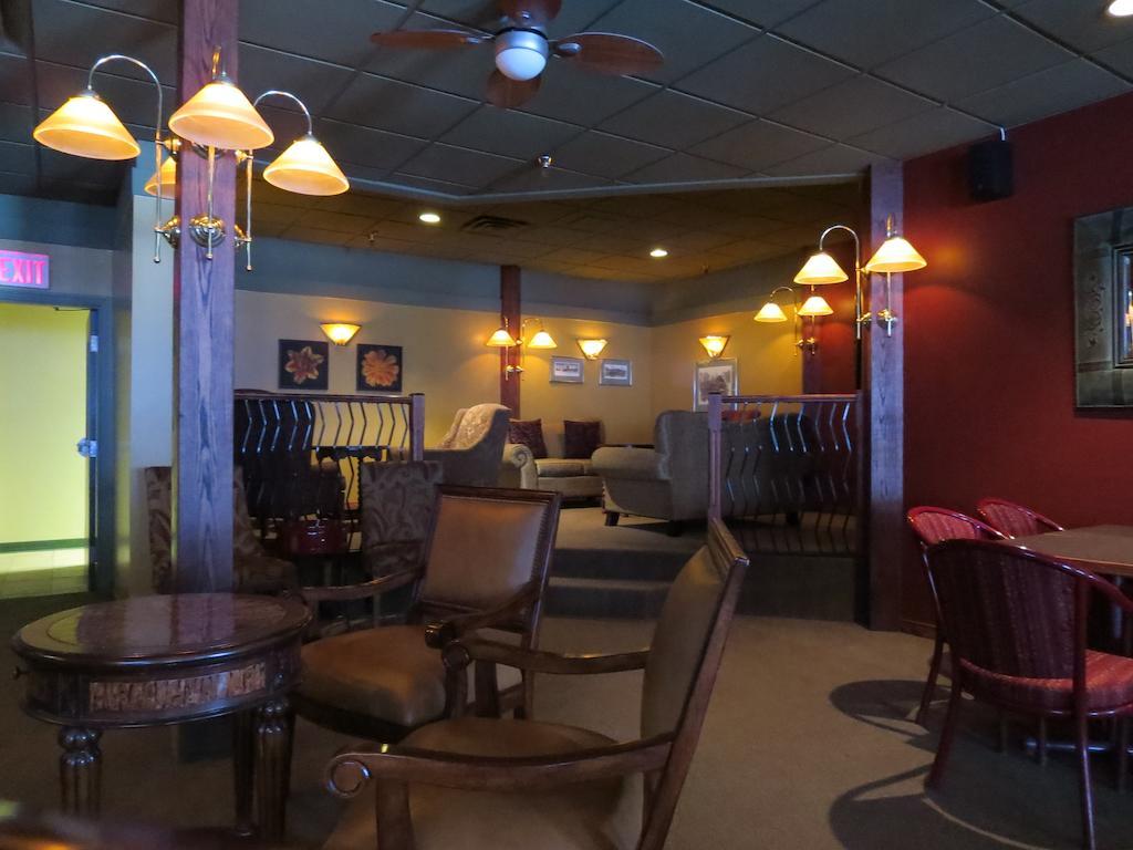 Town And Mountain Hotel Whitehorse Ngoại thất bức ảnh