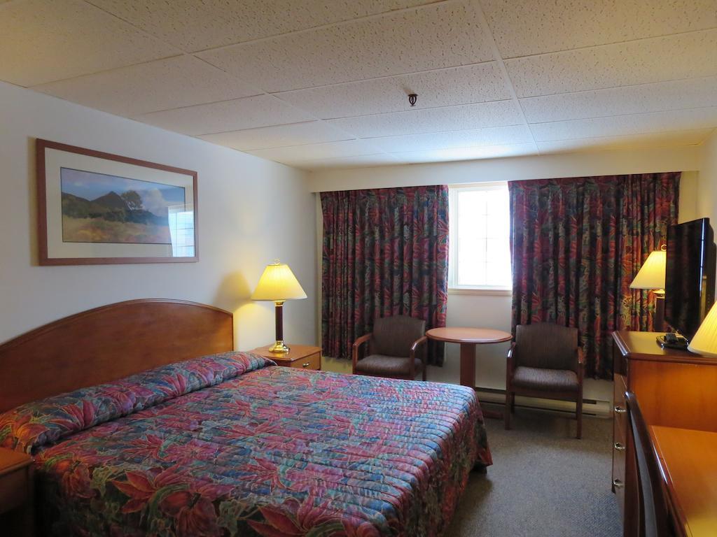 Town And Mountain Hotel Whitehorse Phòng bức ảnh