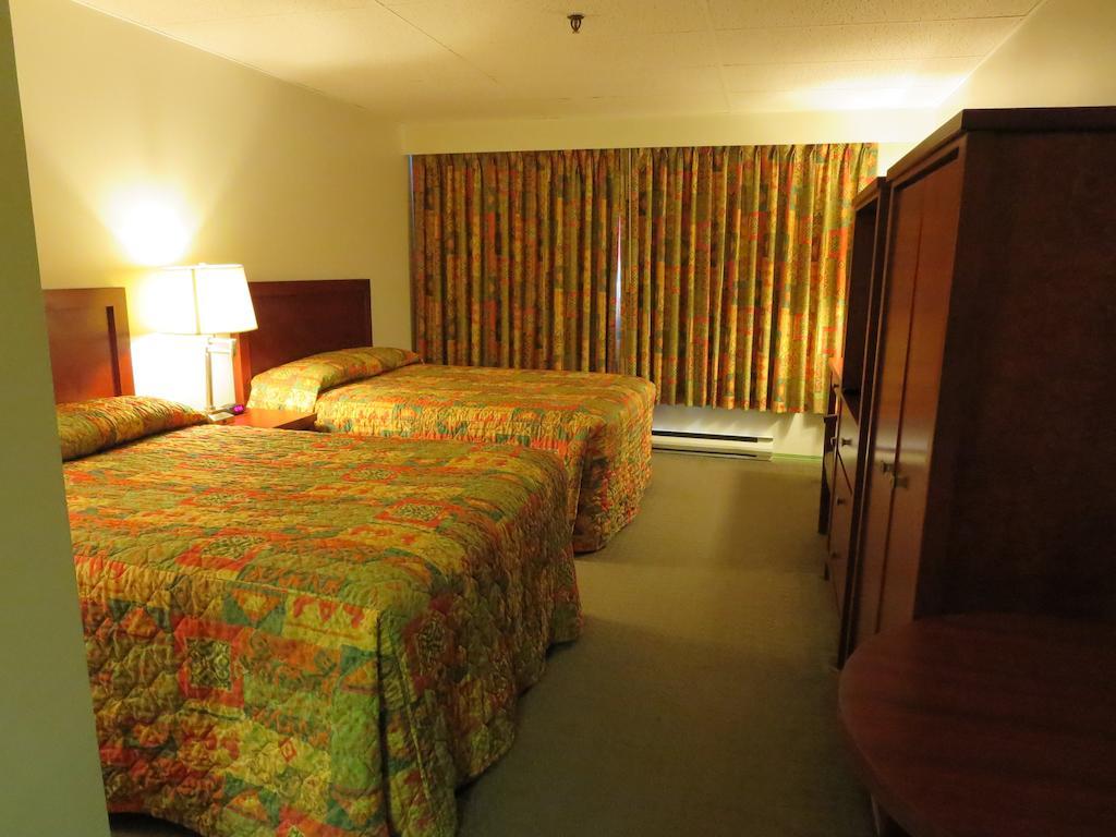 Town And Mountain Hotel Whitehorse Phòng bức ảnh