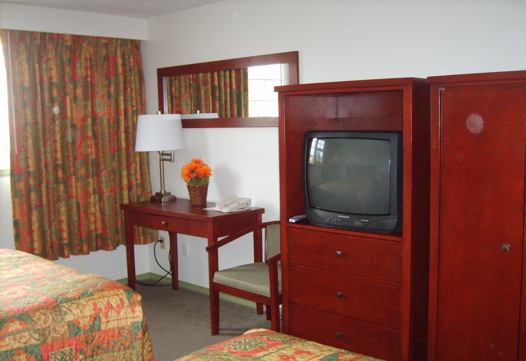 Town And Mountain Hotel Whitehorse Ngoại thất bức ảnh